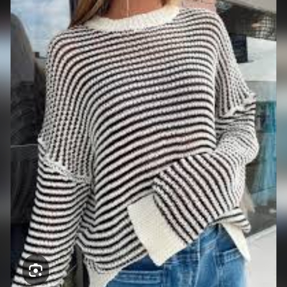 Womens Easel Sweater Sz Large Chic Black and White Striped Sweater - Picture 6 of 6